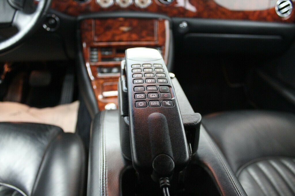 Fahrzeugabbildung Bentley Arnage Long Wheel Base/TABLES/WALNUT/PDC