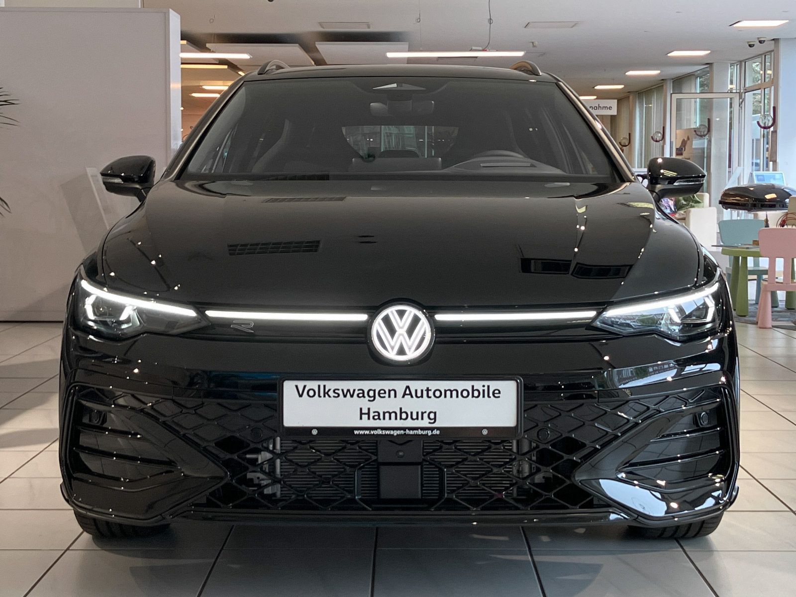 Volkswagen Golf VIII Variant 1.5 eTSI R-Line DSG Park Assis foto 3