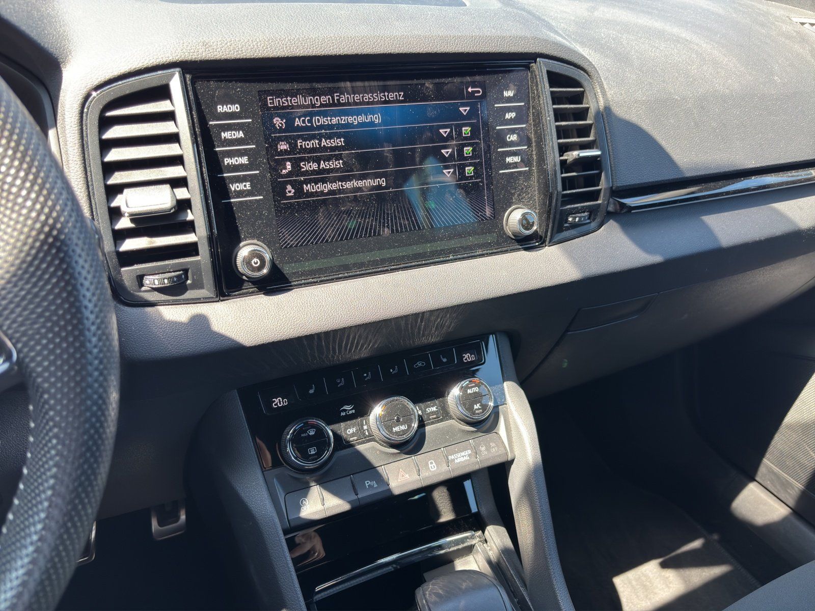 Fahrzeugabbildung SKODA Karoq 1.5 TSI DSG Sportline/ACC/KAMERA/VIRTUAL/