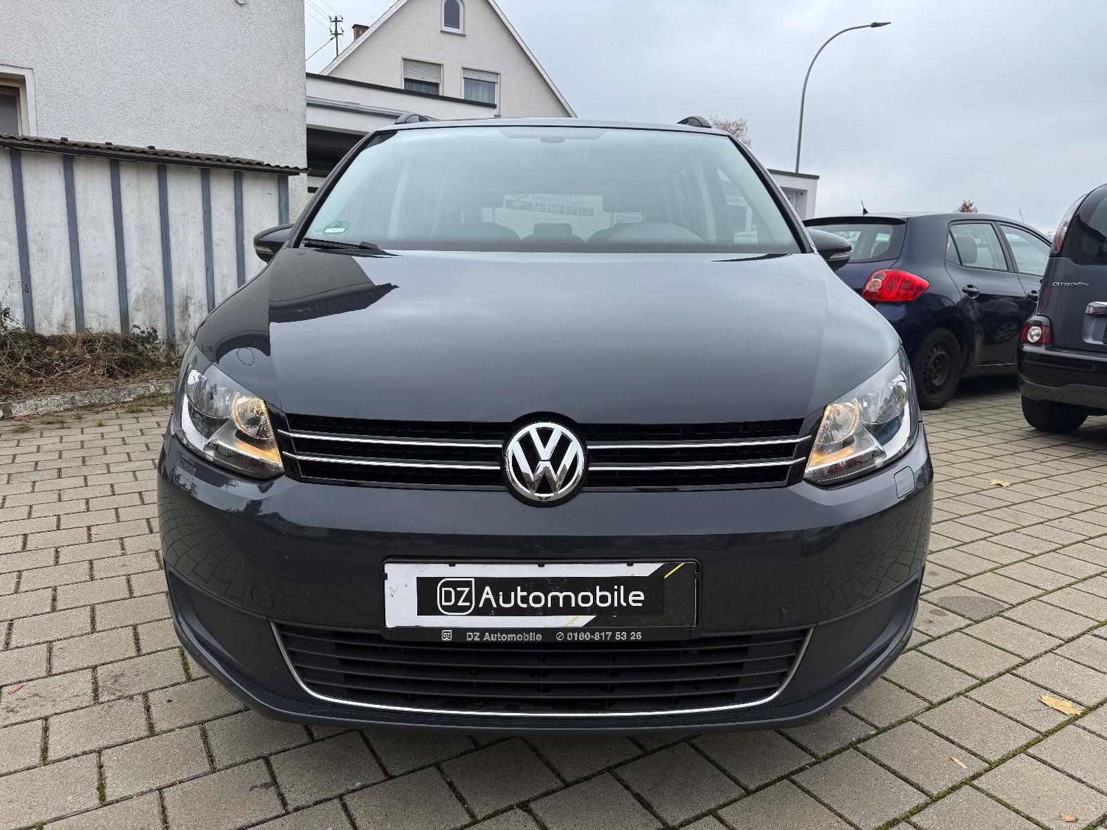 Volkswagen Touran 2015 — вигляд ззаду