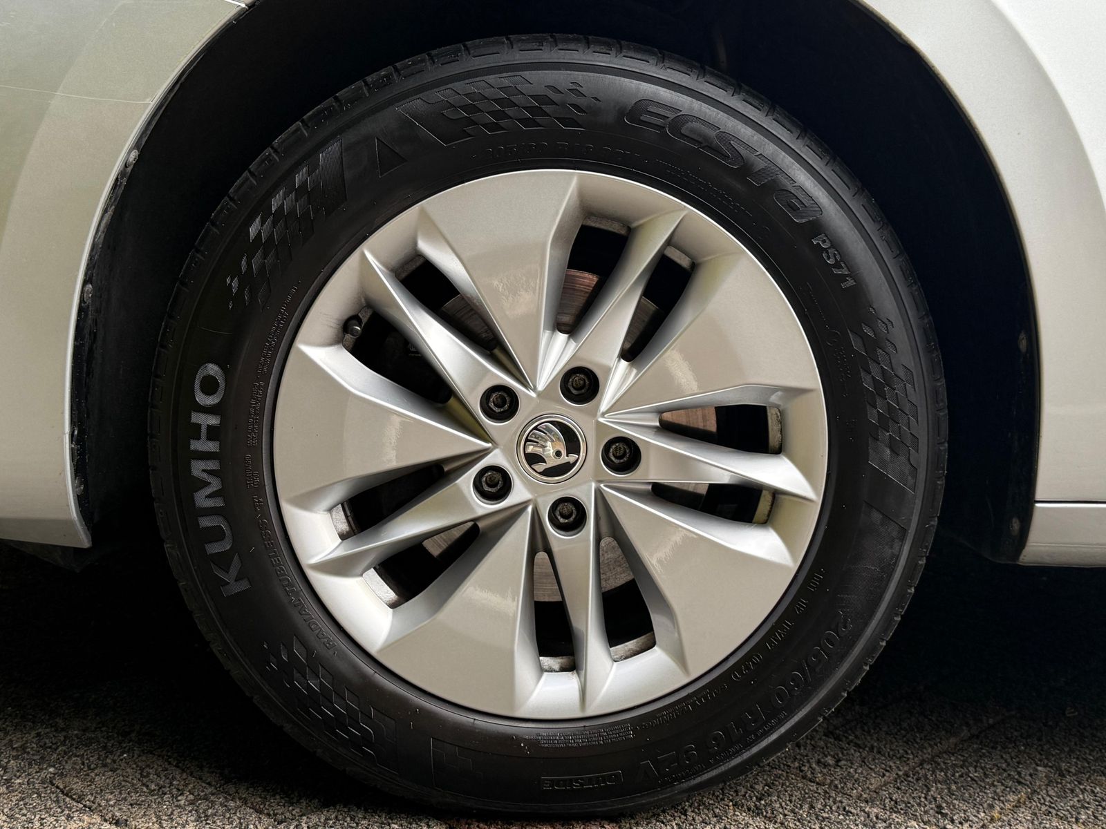 Fahrzeugabbildung SKODA Octavia 2.0 TDI Ambition LED+SHZ+AHK+CARPLAY+DAB