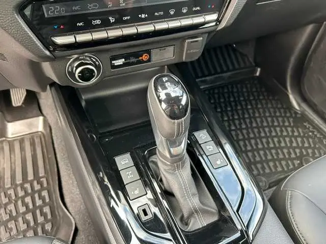 Isuzu Double Cab 4WD V-CROSS AT *EXTREM Höher AHK LB*