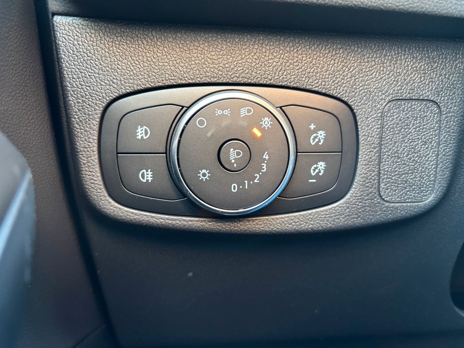 Fahrzeugabbildung Ford Focus Turnier Titanium X