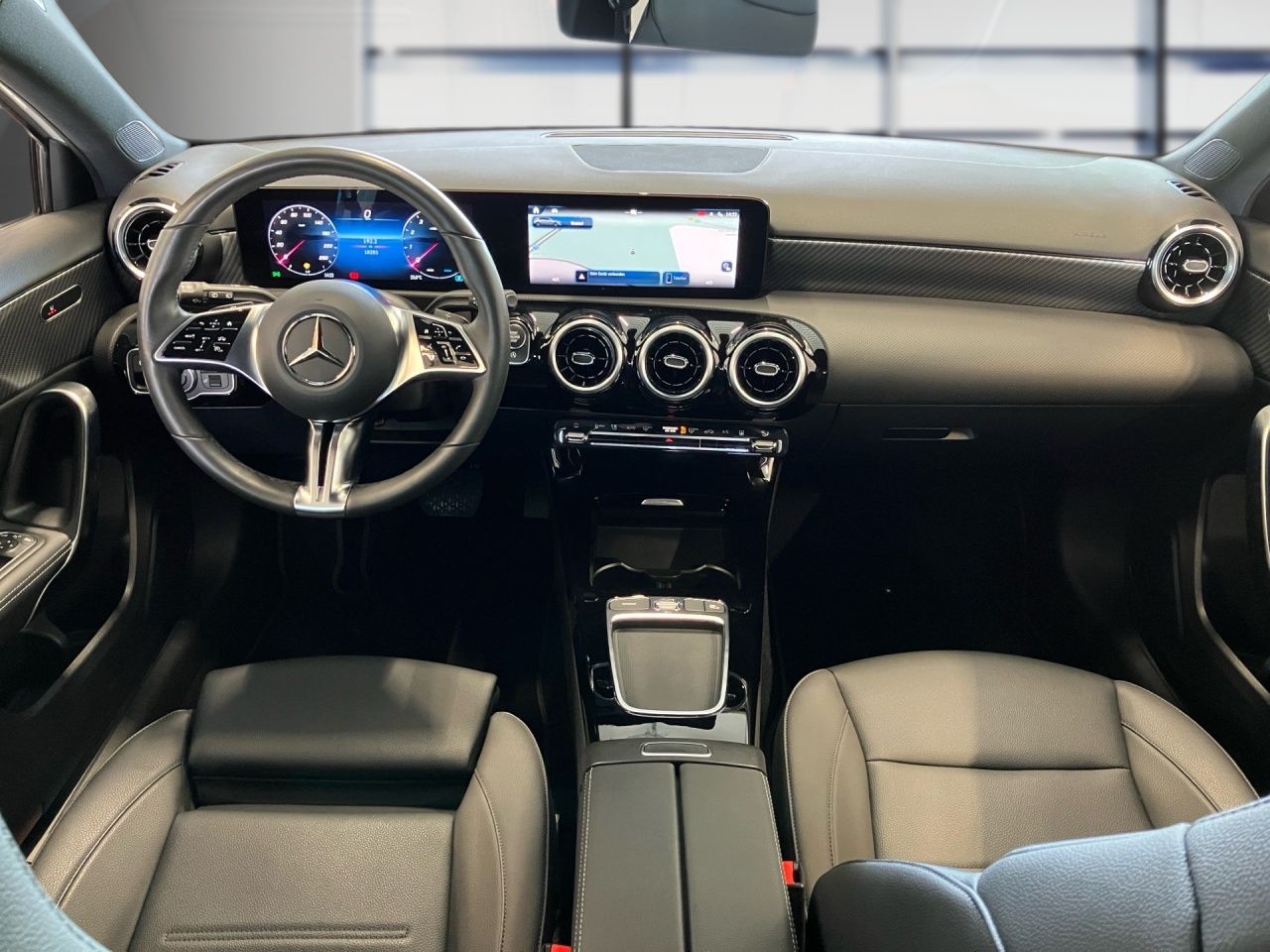 Fahrzeugabbildung Mercedes-Benz A 200 STNDHZ+PANO+LED+SPORTSI+CARPL+LHZ+KAM+SOUN