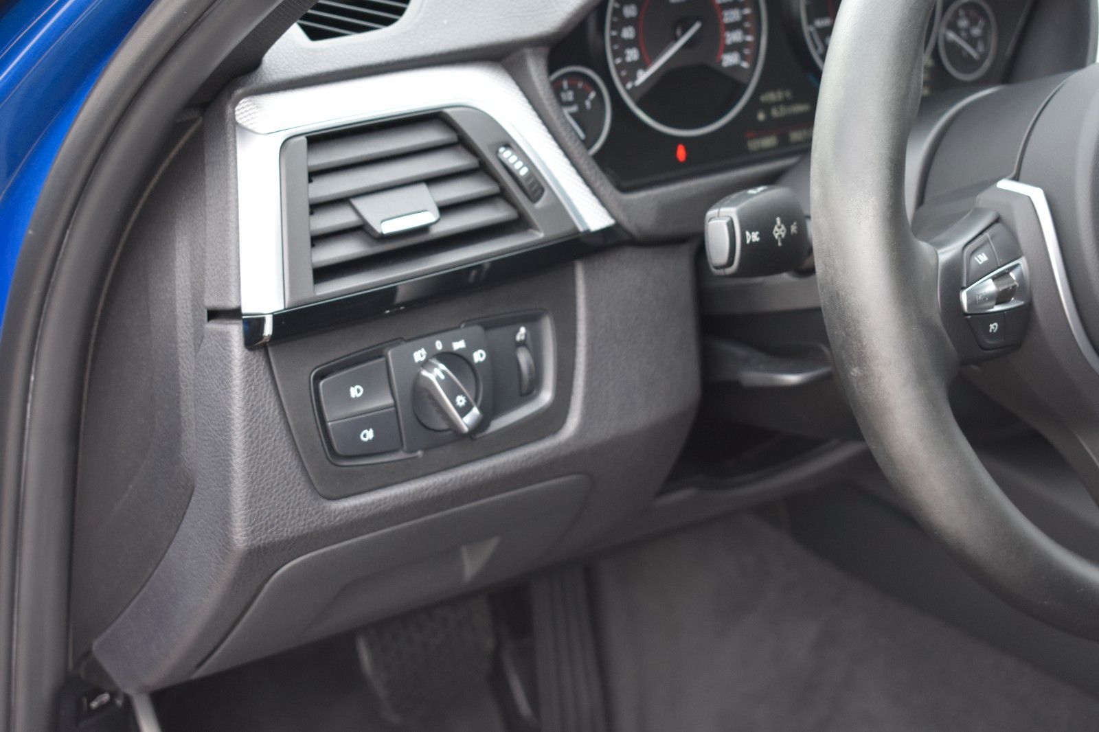 Fahrzeugabbildung BMW 318 d Touring M Sport EstorilB. Automatik LED