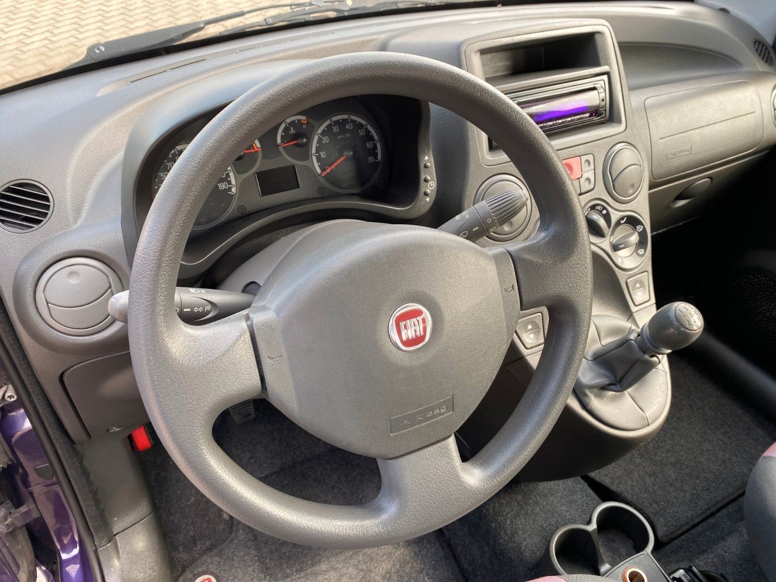 Fahrzeugabbildung Fiat Panda 1.2 RADIO+KLIMA+2 VORB+TÜV-NEU+WENIG KM!