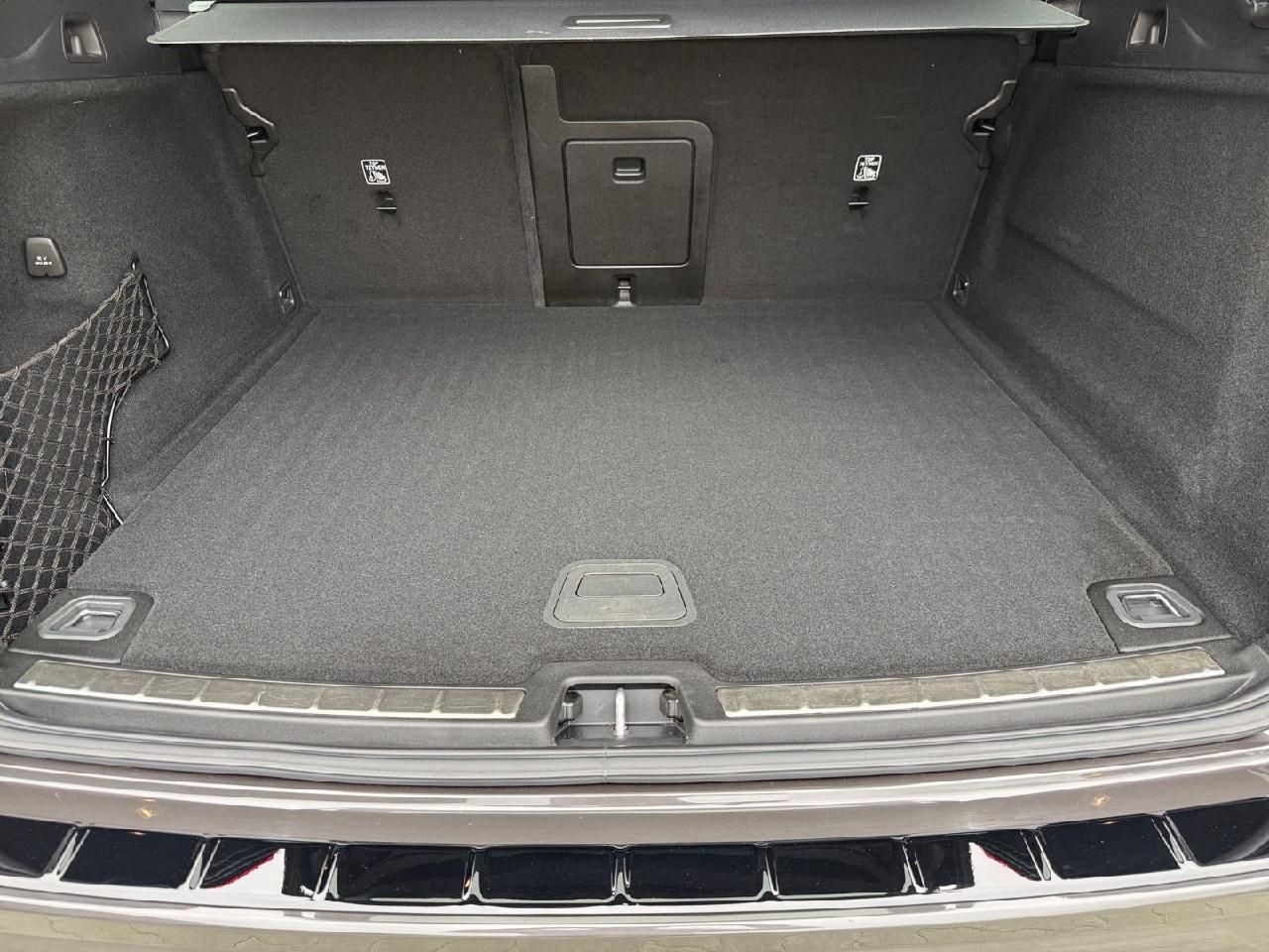 Fahrzeugabbildung Volvo XC60 Plus Dark 2WD