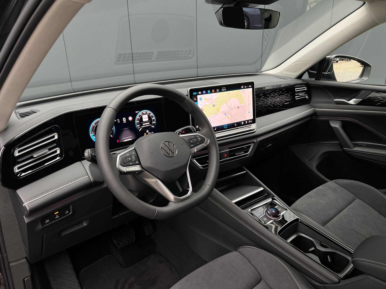 Fahrzeugabbildung Volkswagen Tiguan Elegance 2.0 TDI DSG *AHK, IQ.Light, 18'-