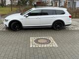 Volkswagen Passat Alltrack 2.0 TDI SCR 176kW DSG 4MOT A... - weiße Volkswagen Passat Alltrack