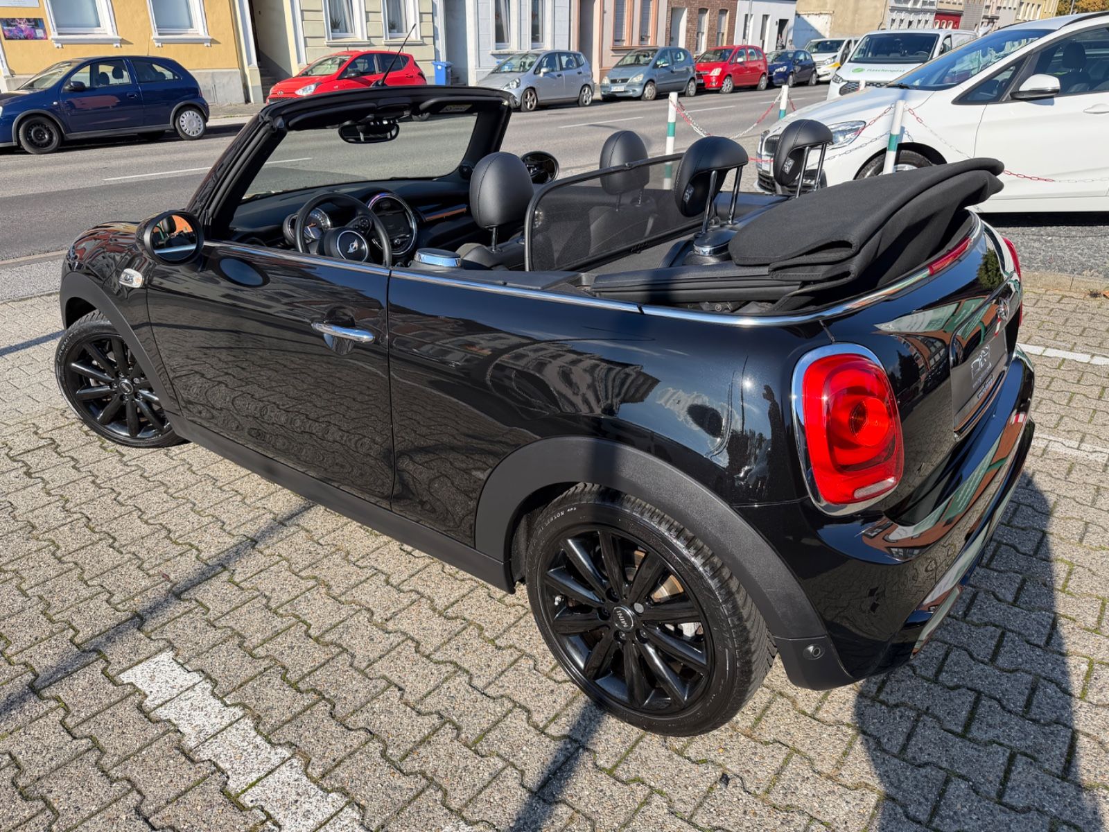 Fahrzeugabbildung MINI Cooper S Cabrio NAVI PDC LEDER H&K 1-HAND