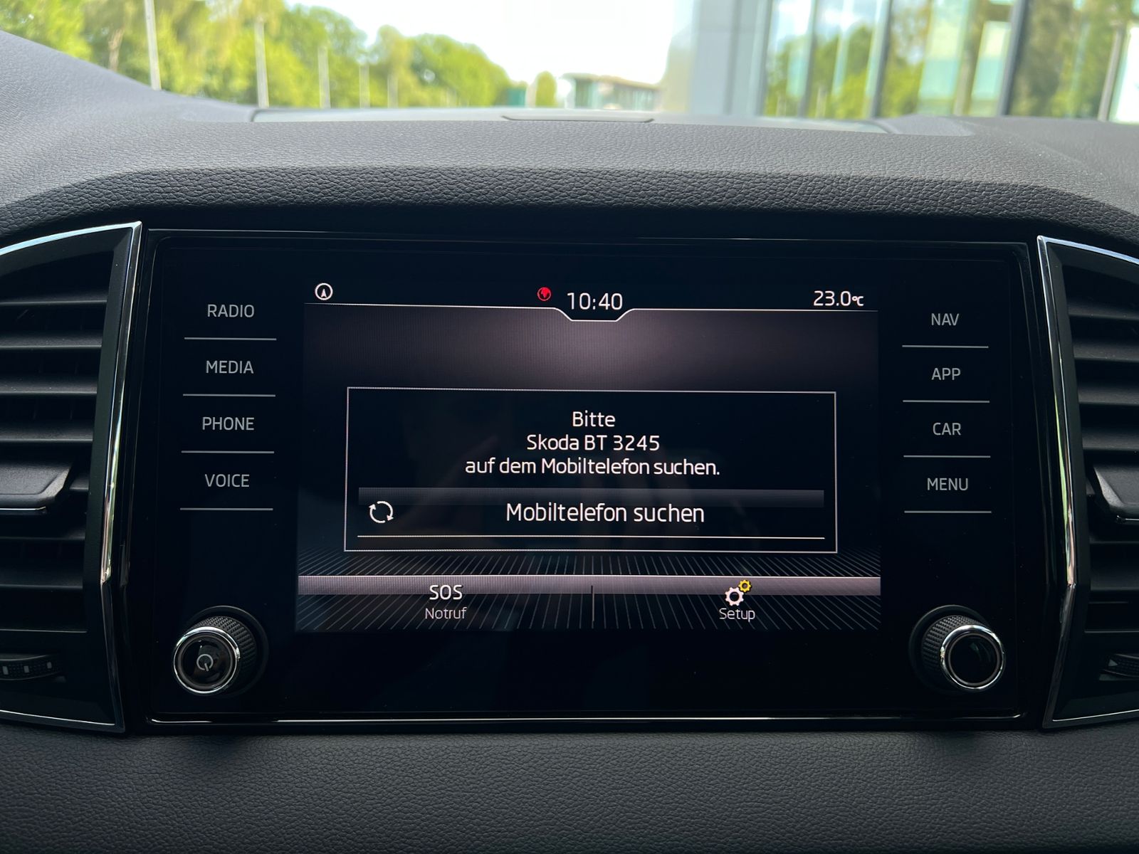 Fahrzeugabbildung SKODA Karoq Style 1.5 TSI ACT DSG *AHK,LED,Navi,18''-L
