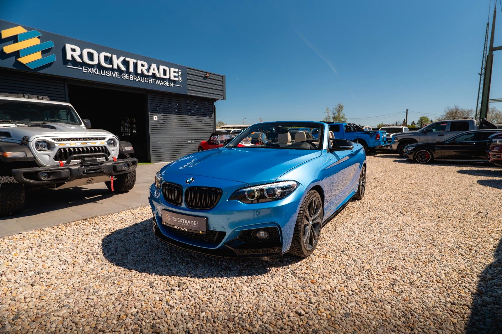 Fahrzeugabbildung BMW 230i Cabrio M-Sport Performance Shadow Line LED