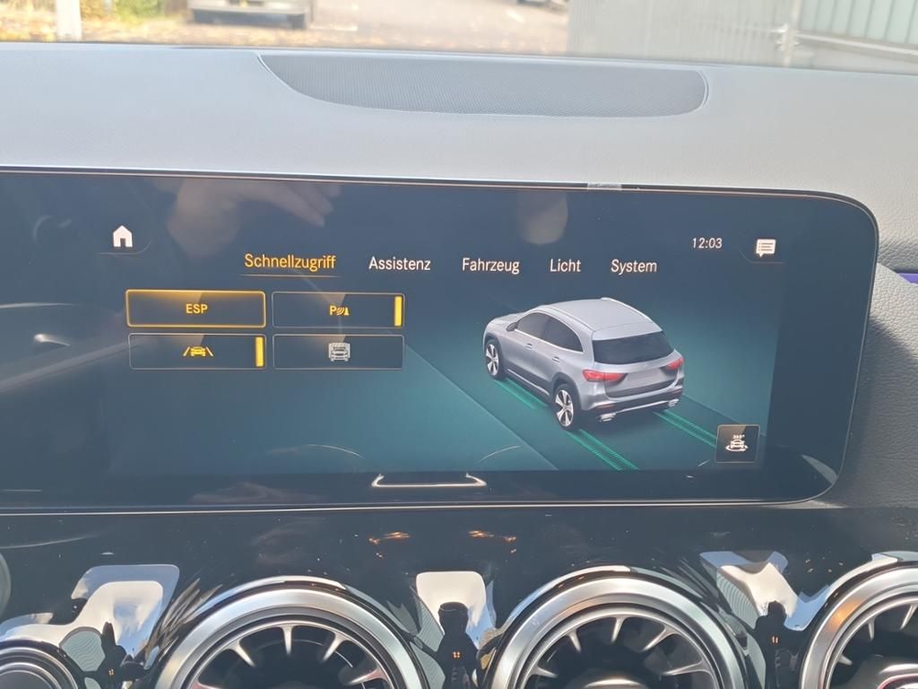 Fahrzeugabbildung Mercedes-Benz GLA 200 AMG*Night*LED*KeyLess*SpurH*ParkAss*RFK