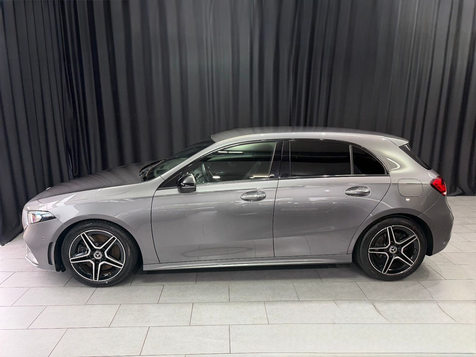 Fahrzeugabbildung Mercedes-Benz A 250 4Matic|AMG-LINE|360°|STDHZG