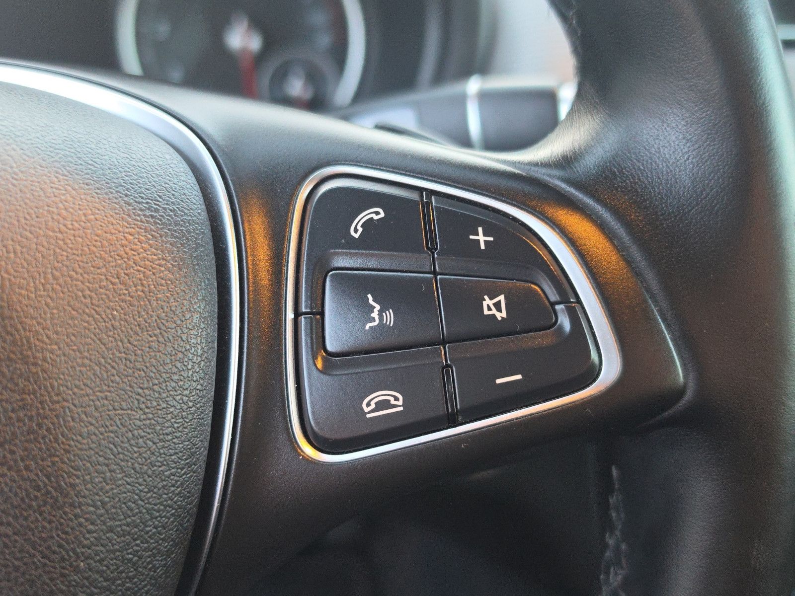 Fahrzeugabbildung Mercedes-Benz B 180 AUTOMATIK KAMERA TEMPOMAT SITZHEIZUNG NAVI