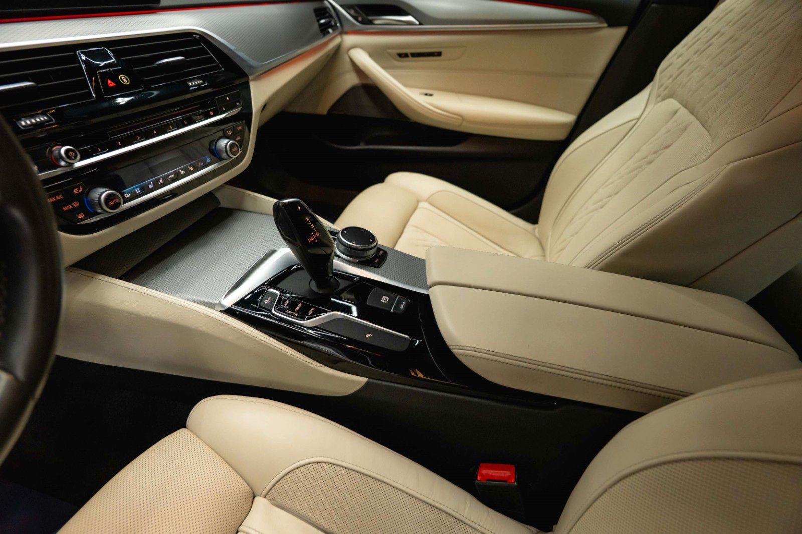 Fahrzeugabbildung BMW M550i xDrive Shadow Line | ACC | Massage | LED