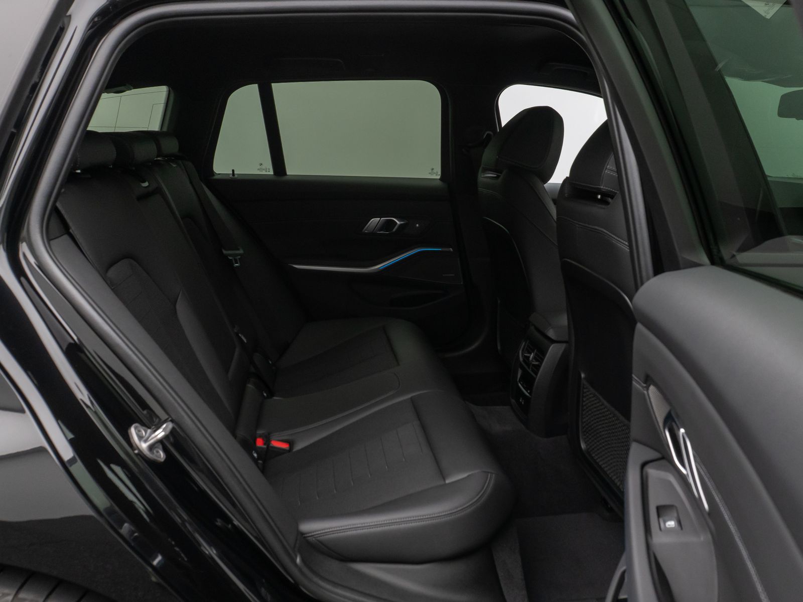 Fahrzeugabbildung BMW 330i xD Kamera HUD H/K ACC Komfort Alarm Sport