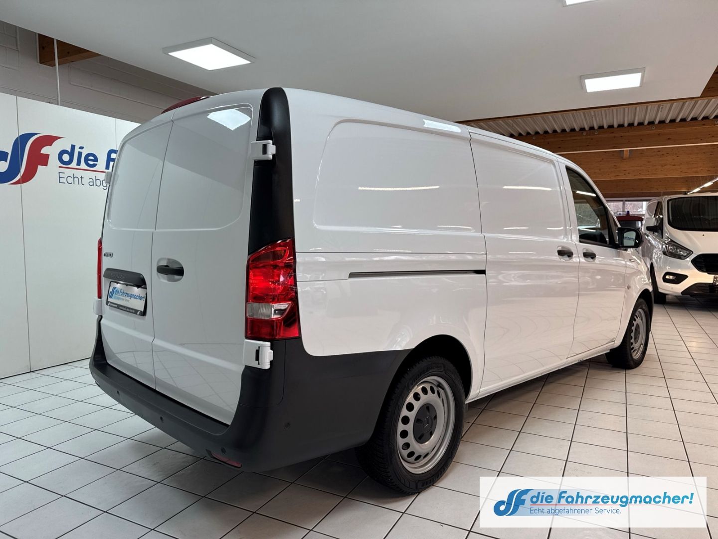 Fahrzeugabbildung Mercedes-Benz Vito Kasten e111 lang DAB SHZ Rückfahrkam. Notbr