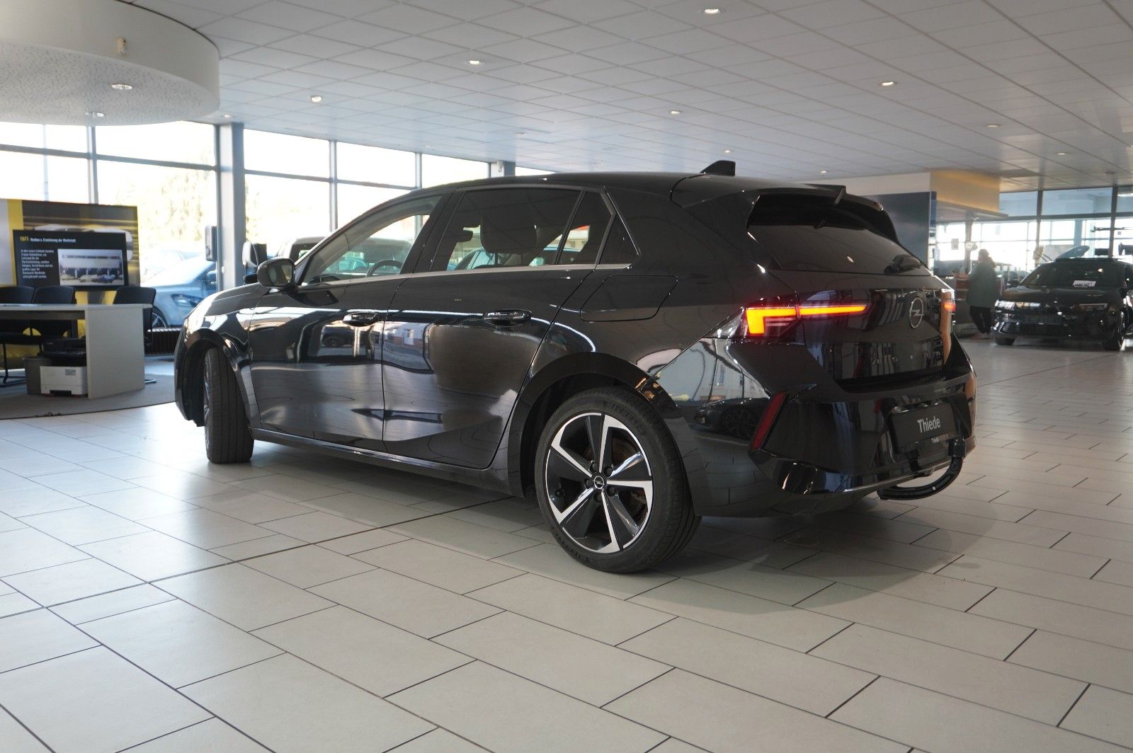 Fahrzeugabbildung Opel Astra L Lim. 1.6 HYBRID ELEGANCE NAVI/KAMERA/AHK