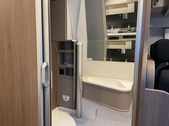 Carado CV 600 PRO+ Schwenkbad Dieselheizung Navi Kamera