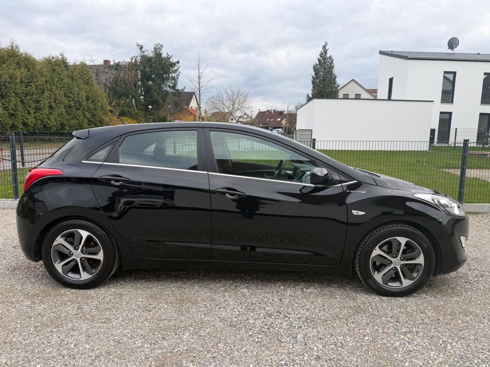 Hyundai i30 1.6 CRDI blue Automatik
