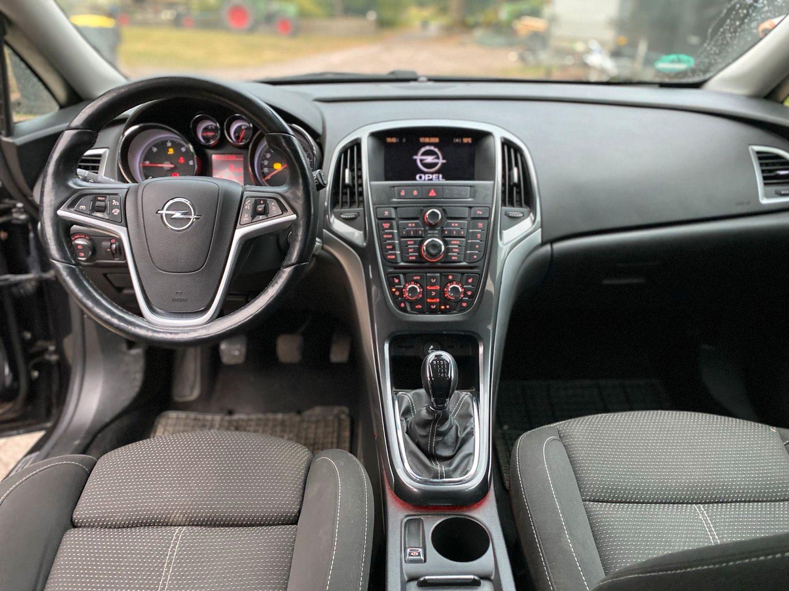 Opel Astra 2013 — photo 7