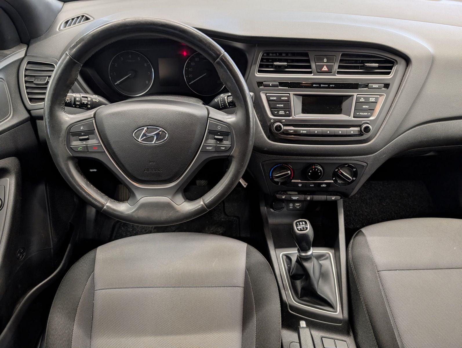 HYUNDAI i20 1.2 Passion Allwetter Klima – Bild 14