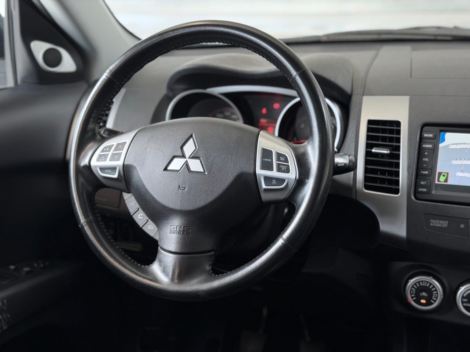 Mitsubishi Outlander 2.2 DI-D 156 ch • 4WD • 7 places • Cuir • Toit ouvrant • Caméra