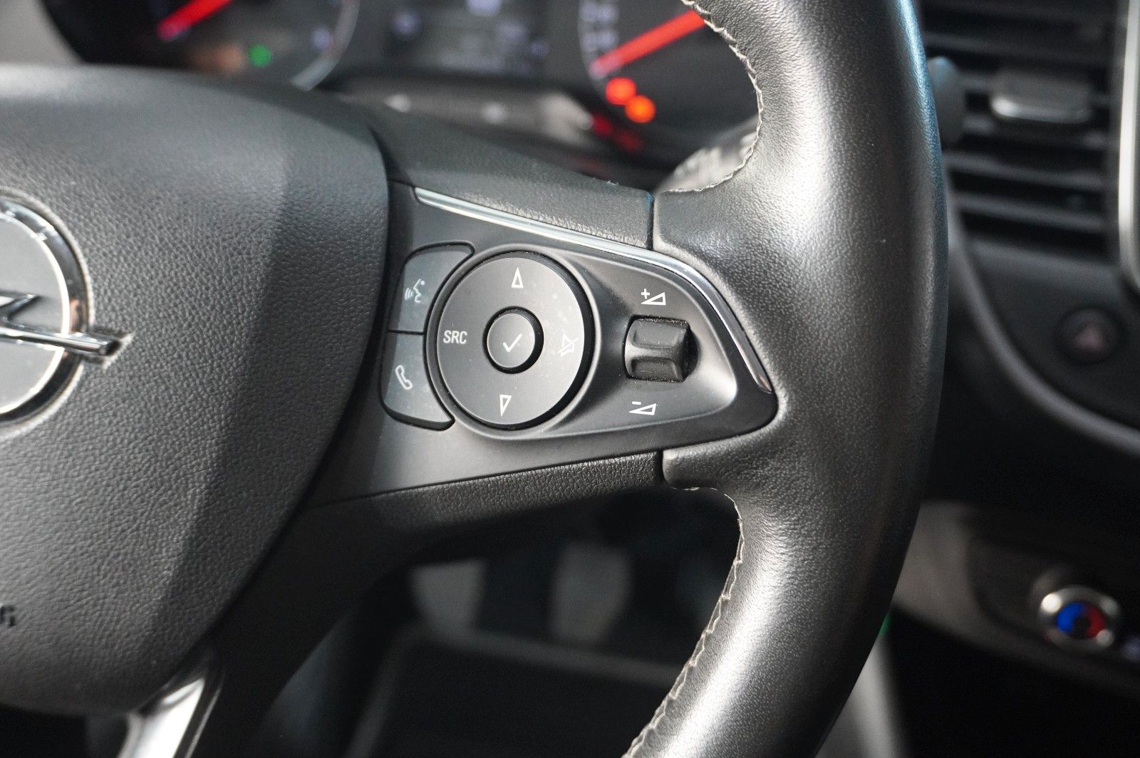 Fahrzeugabbildung Opel Crossland (X) 1.2 EDITION NAVI/LED/KAMERA/DAB+