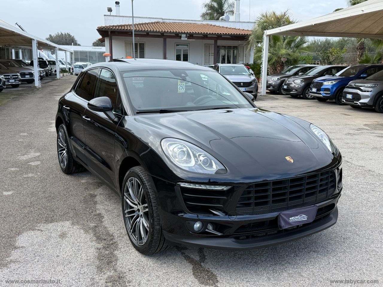 PORSCHE Macan