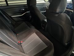 Fahrzeugabbildung BMW 320i Touring M Sport -AHK/Pano/HeadUp/Innovation