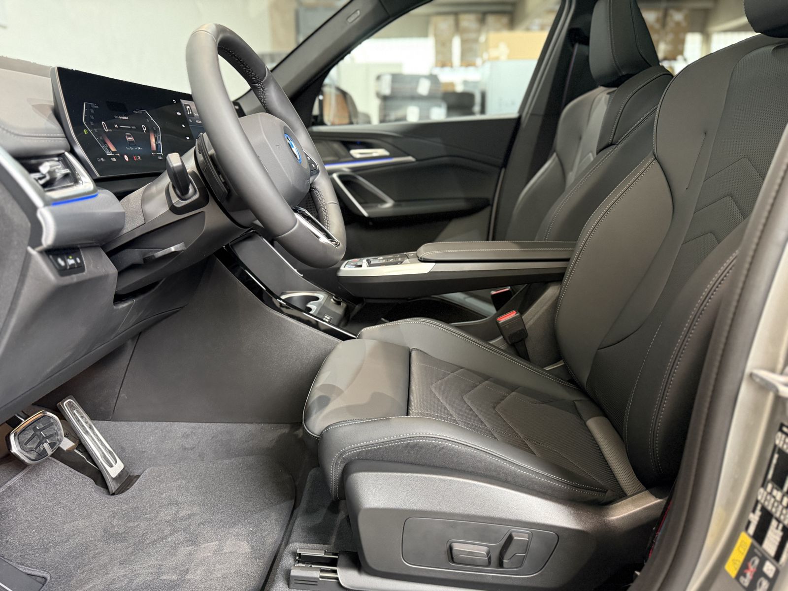Fahrzeugabbildung BMW iX1 xDrive20 M Sportpaket | Komfortzugang | Pano