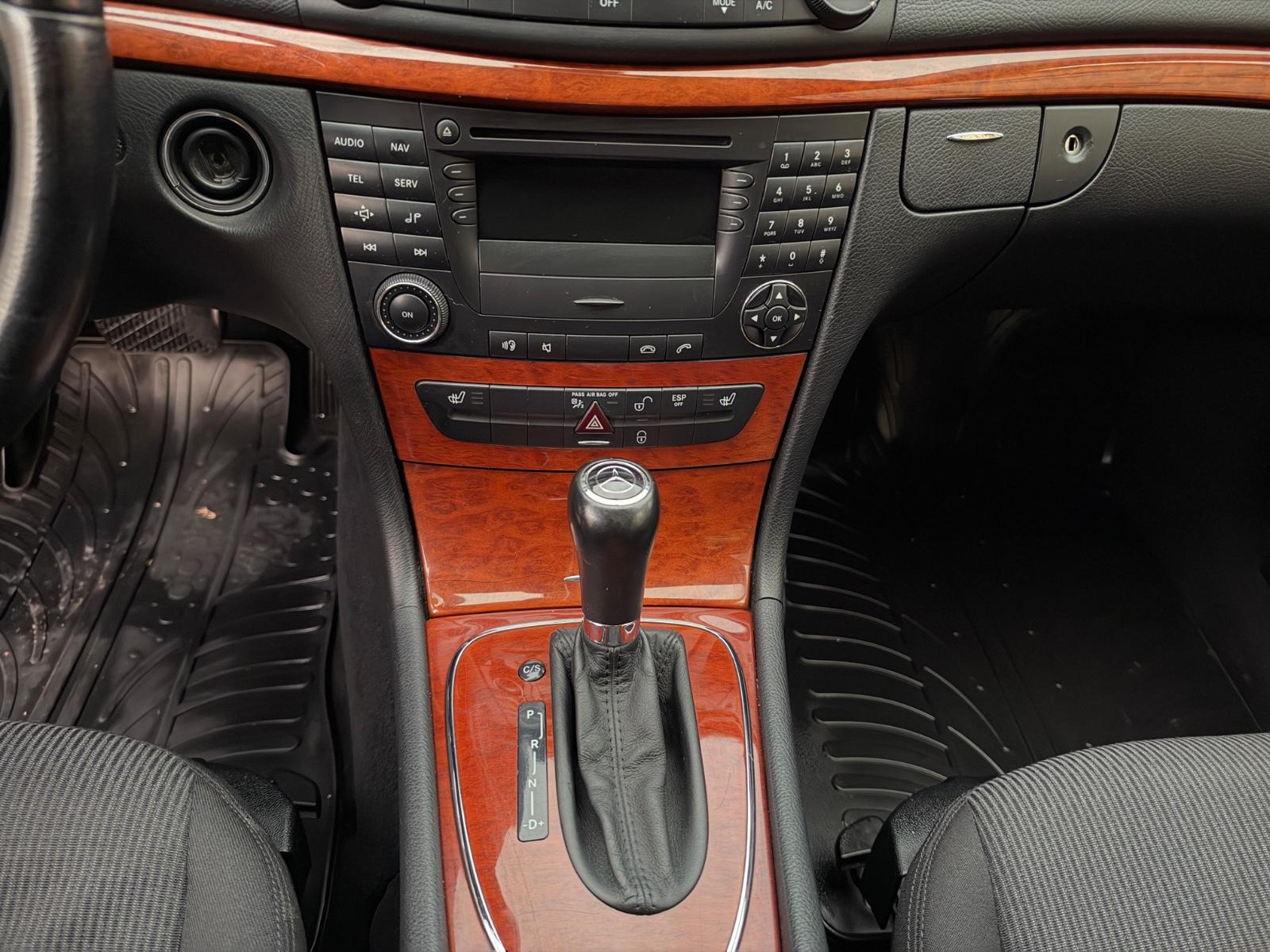 Mercedes-Benz E220 2007 — photo 16