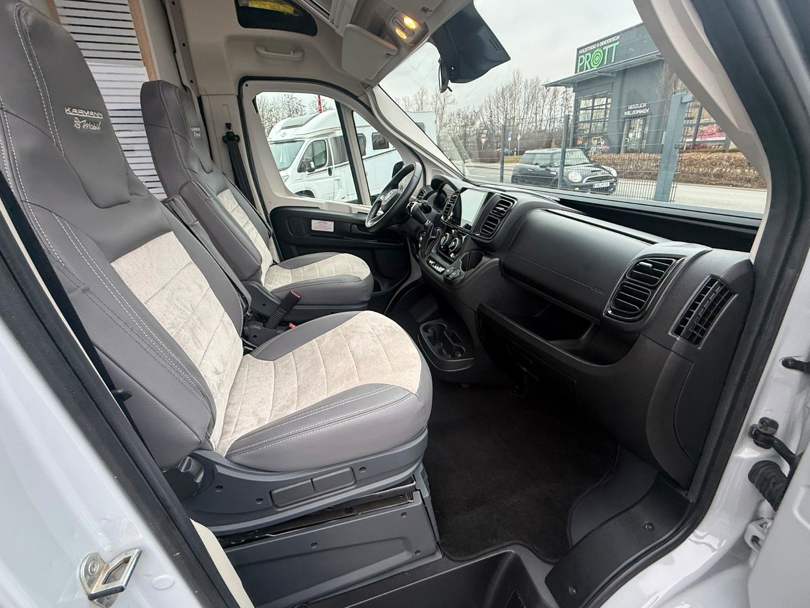 Fahrzeugabbildung Karmann Dexter DE 600 Automatik  160 PS