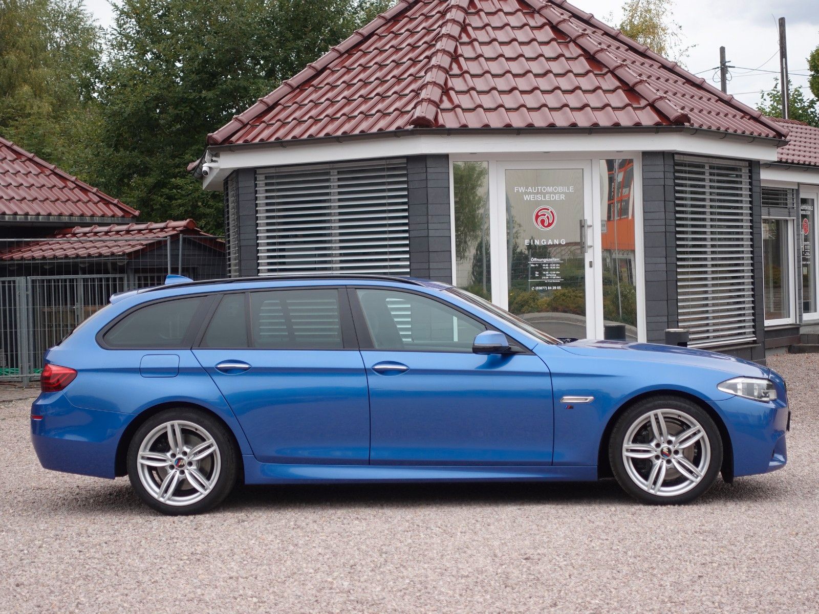 Fahrzeugabbildung BMW 530d xDrive Touring A M Sportpaket Navi/LED/19"/