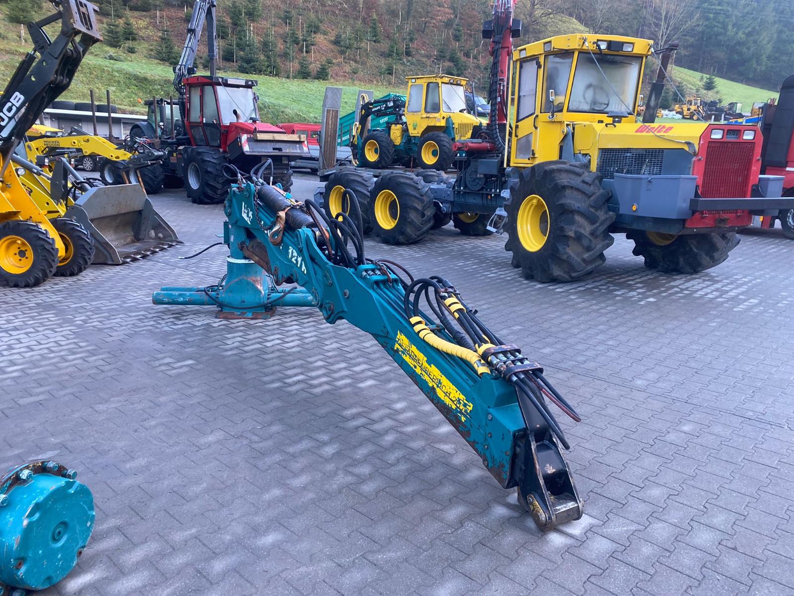 Andere Loglift 121R Kran Forstschlepper (netto 10500)
