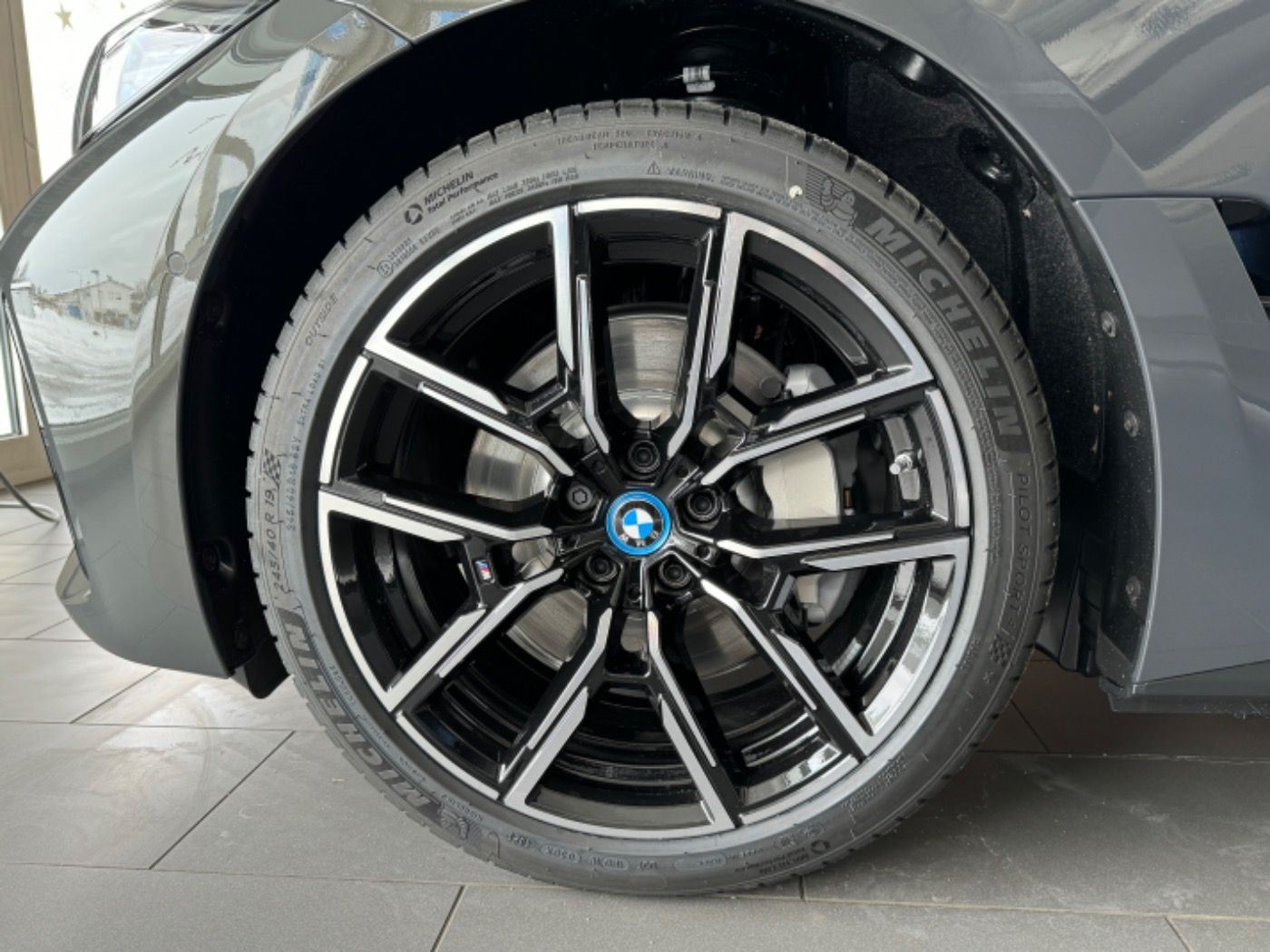 Fahrzeugabbildung BMW i4 eDrive40 M-Sport 4J-Service-Inkl. AHK/DA-PROF