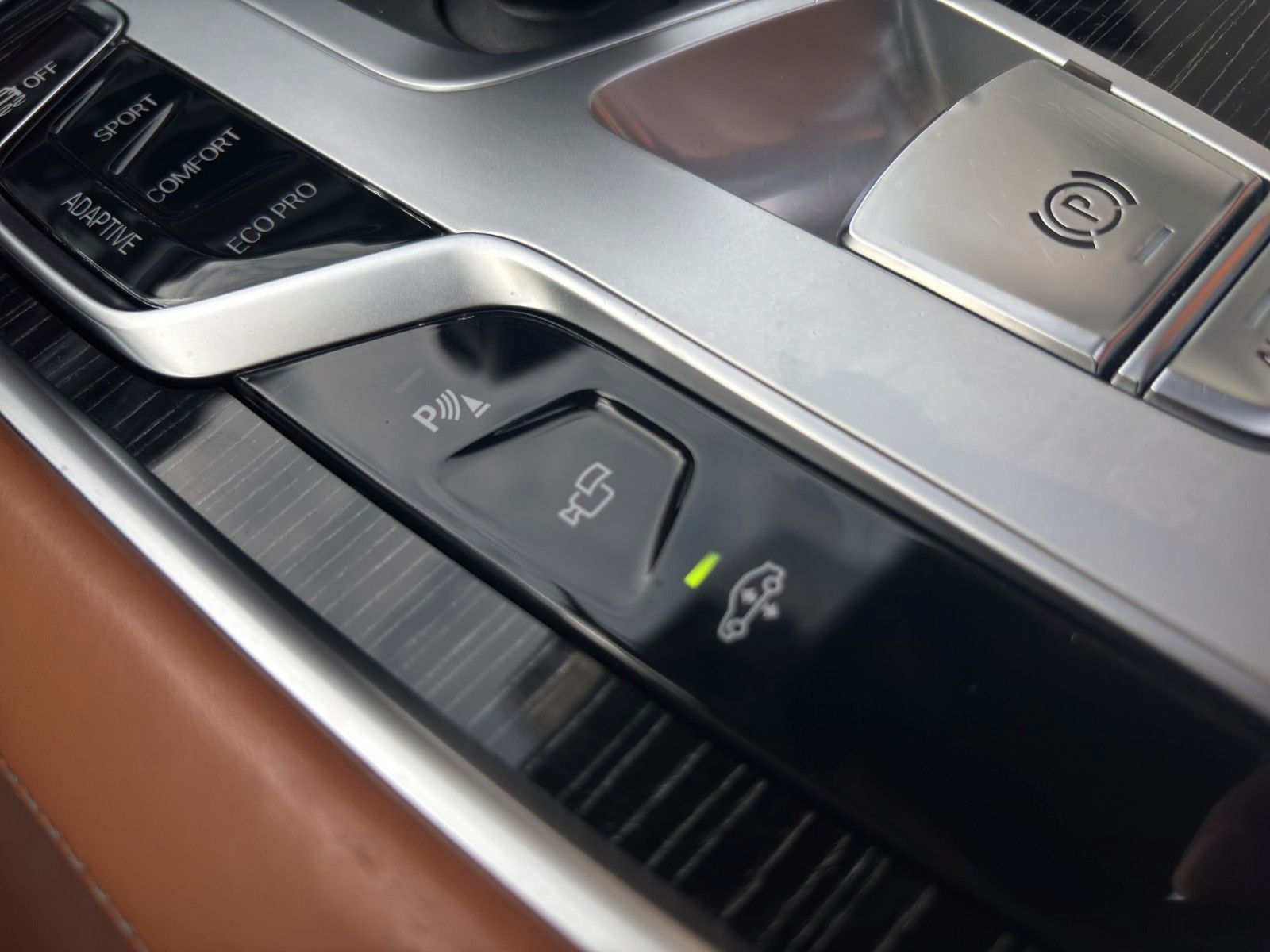 Fahrzeugabbildung BMW 750Li xDrive HUD/Skylounge/H&K/Massage/Luftf.