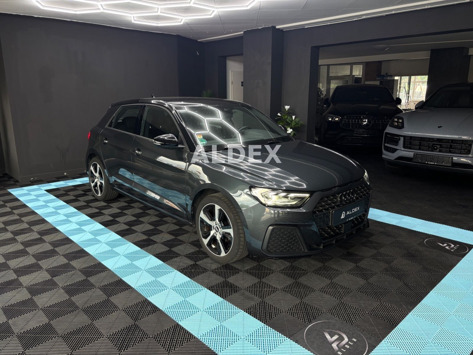 AUDI A1 1.0 TFSI S-tronic Sportback°MMI°KEYL°SHZ°PDC°