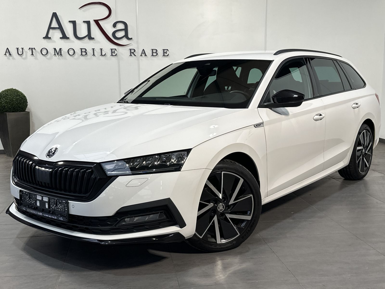 Fahrzeugabbildung SKODA Octavia Combi Sportline NAV+LED+VCOCK+18ZOLL+ACC