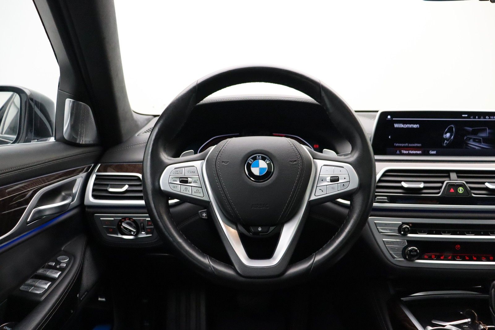 Fahrzeugabbildung BMW 750Ld xDrive SOFT LASER ACC SOUND