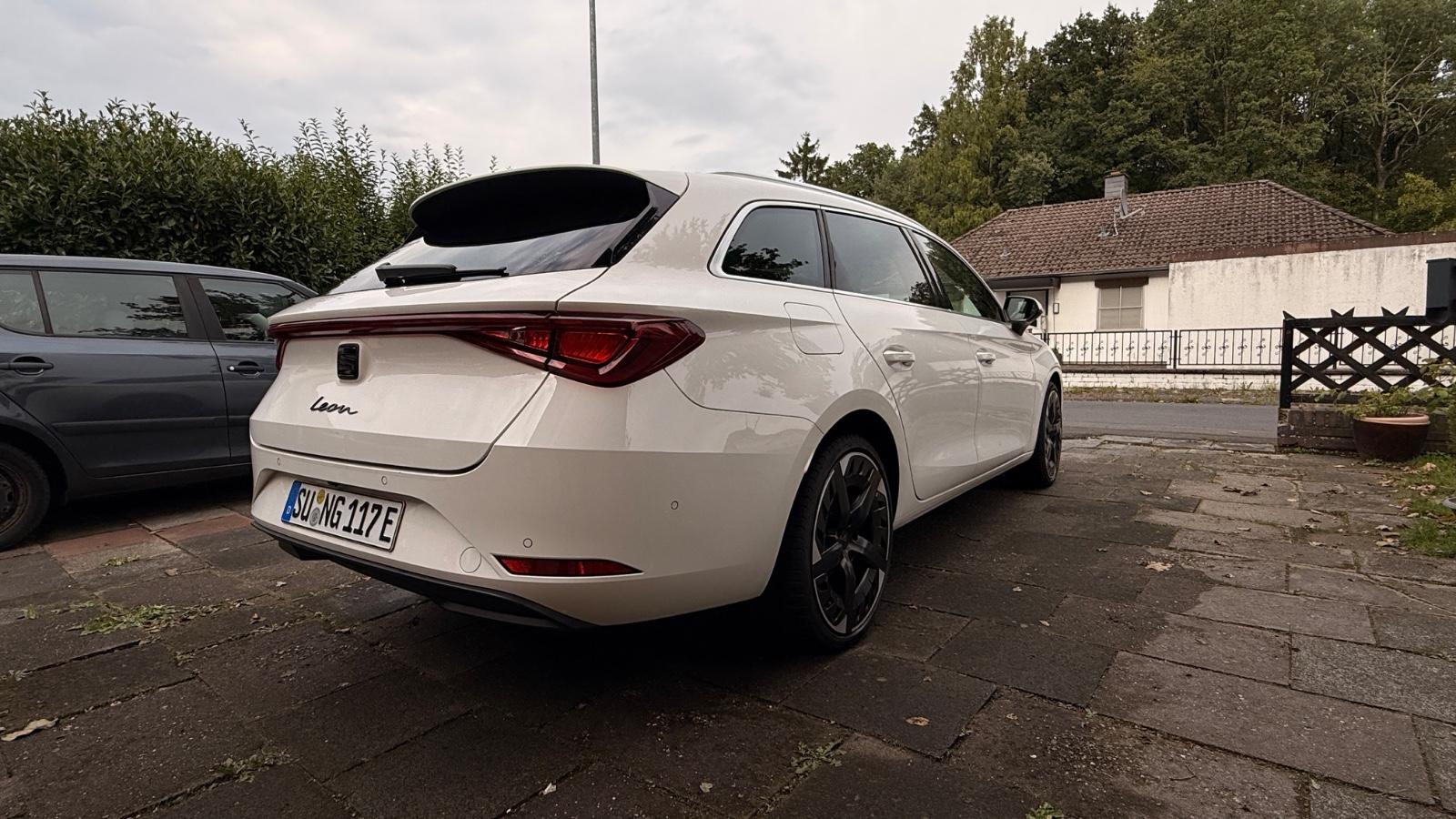 Seat Leon 1.4 e-HYBRID Xcellence DSG Sportstourer...