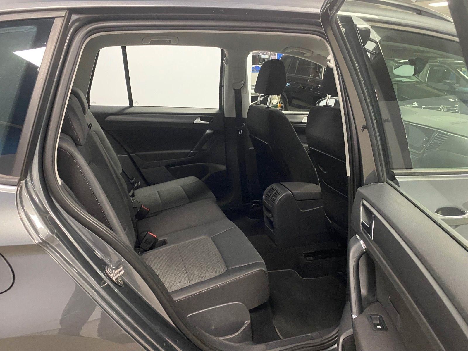 Fahrzeugabbildung Volkswagen Golf Sportsvan 1.5 TSI ACT Comfortline+DSG+ACC+