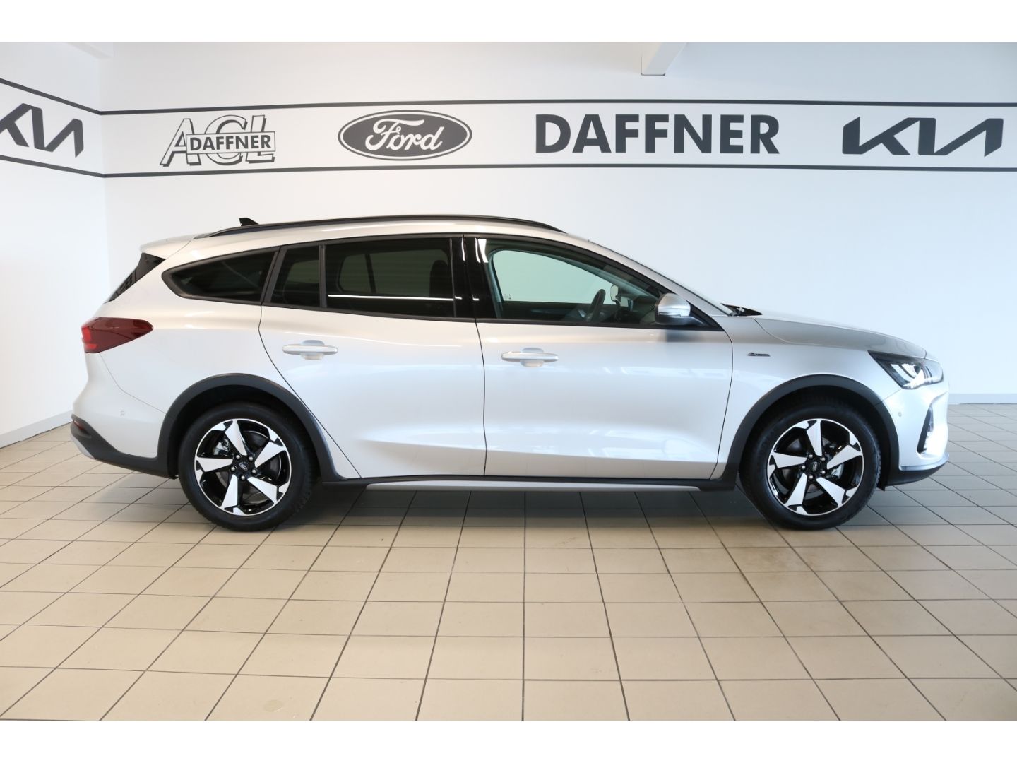 Fahrzeugabbildung Ford Focus Active X Schiebdach LED DAB totWinkel ASS