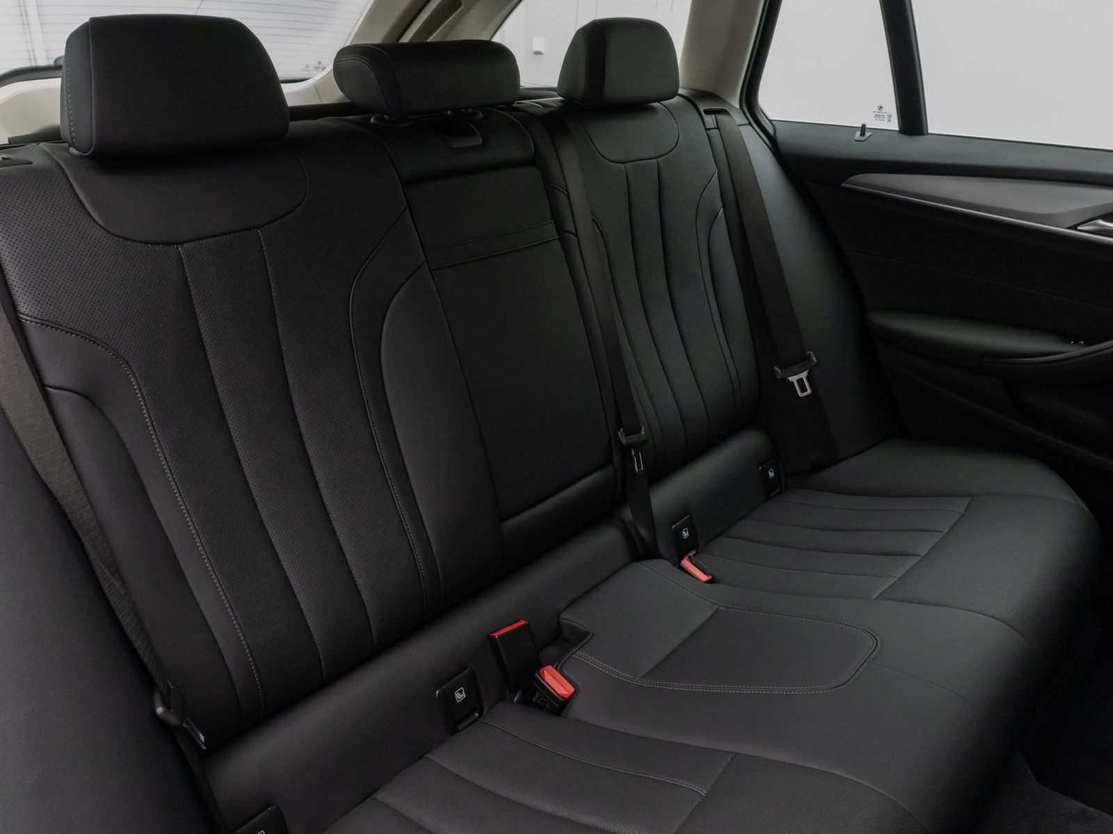 Fahrzeugabbildung BMW 520i PDC DAB CockPitPro Sitzhzg Alarm LED Leder