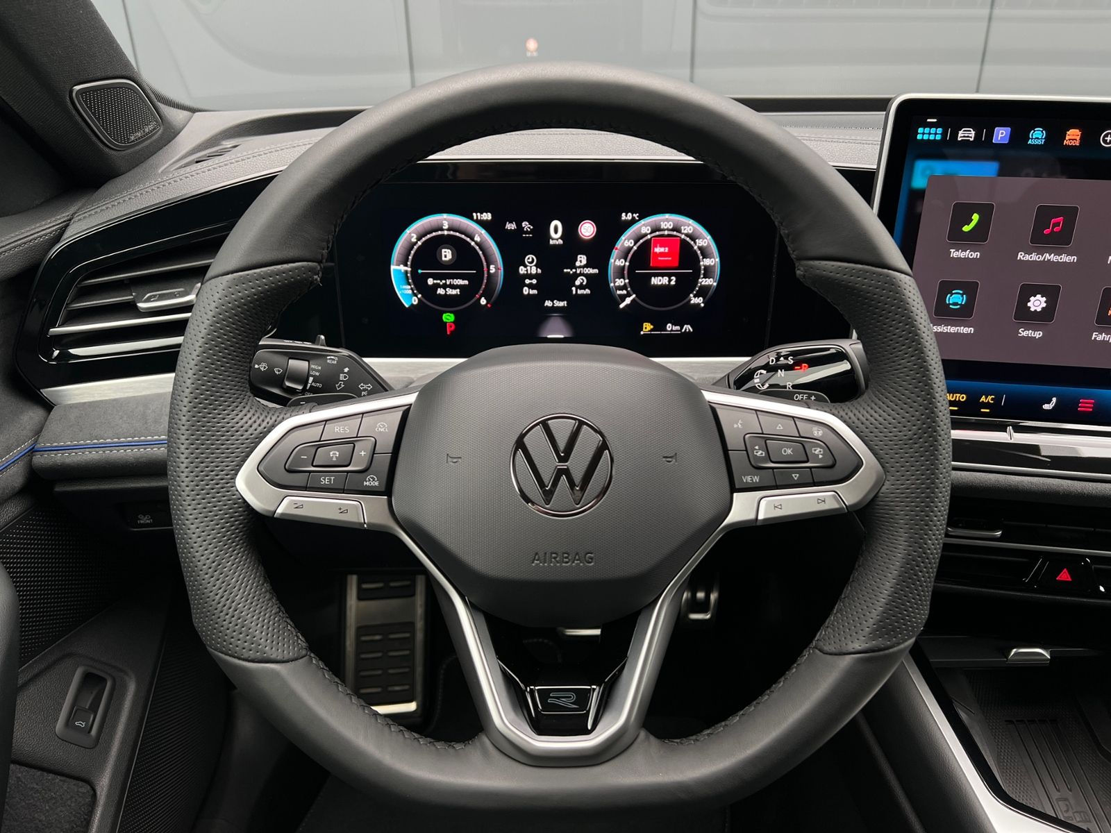 Fahrzeugabbildung Volkswagen Passat Variant R-Line 2.0 TDI DSG 4MOTION *AHK,