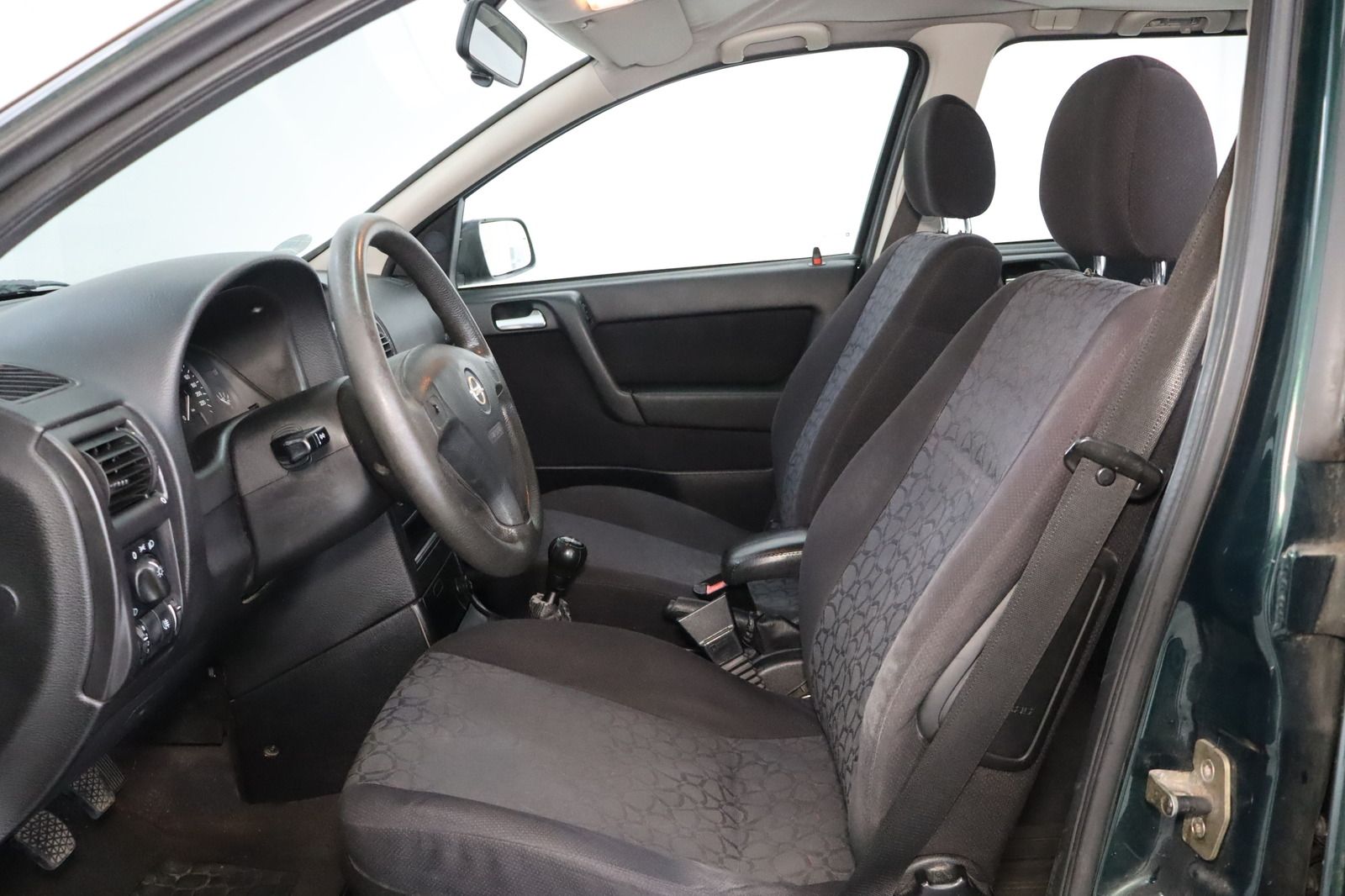 Fahrzeugabbildung Opel Astra 1.6 * AHK * Klima * HU/AU 02.2026