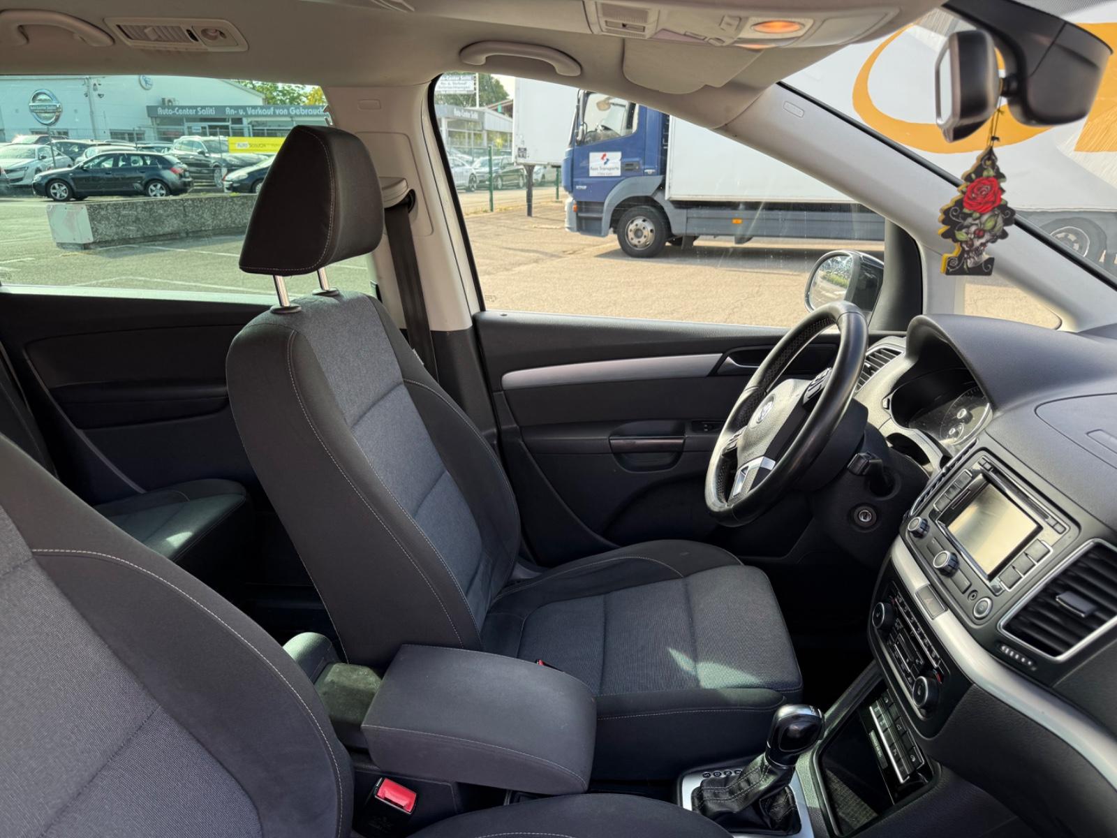 Volkswagen Sharan 2011 — photo 15