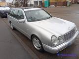 Mercedes-Benz Kombi M119 E420 T W210 S210 W210K T-Modell - Mercedes-Benz E 420 mit Benzin-Antrieb: Automatik