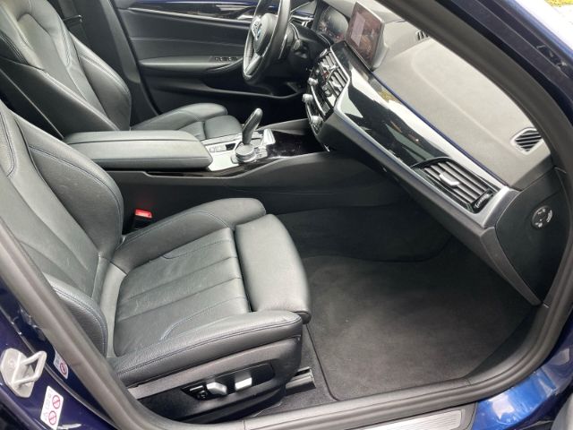 Fahrzeugabbildung BMW 520 d M Sport Mild-Hybrid Autom. Panoramadach, N